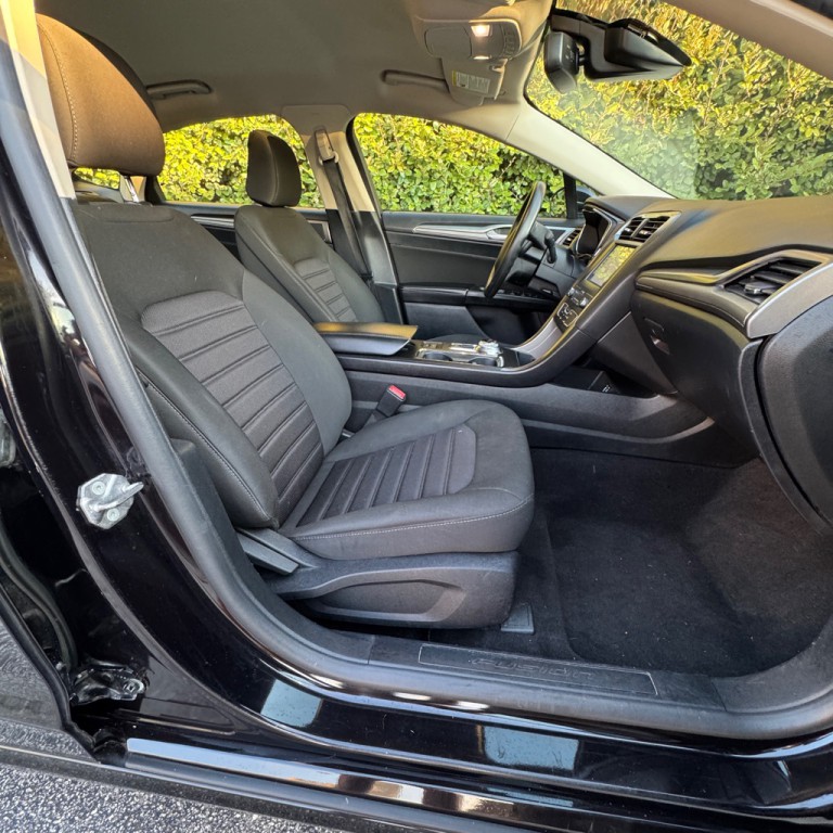 2020 Ford Fusion Image 17
