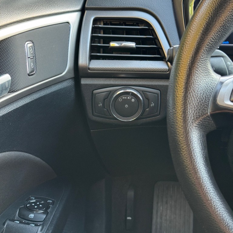 2020 Ford Fusion Image 28