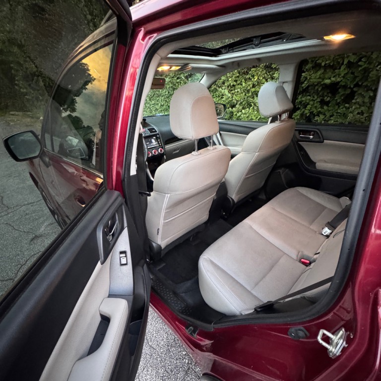 2017 Subaru Forester Image 10