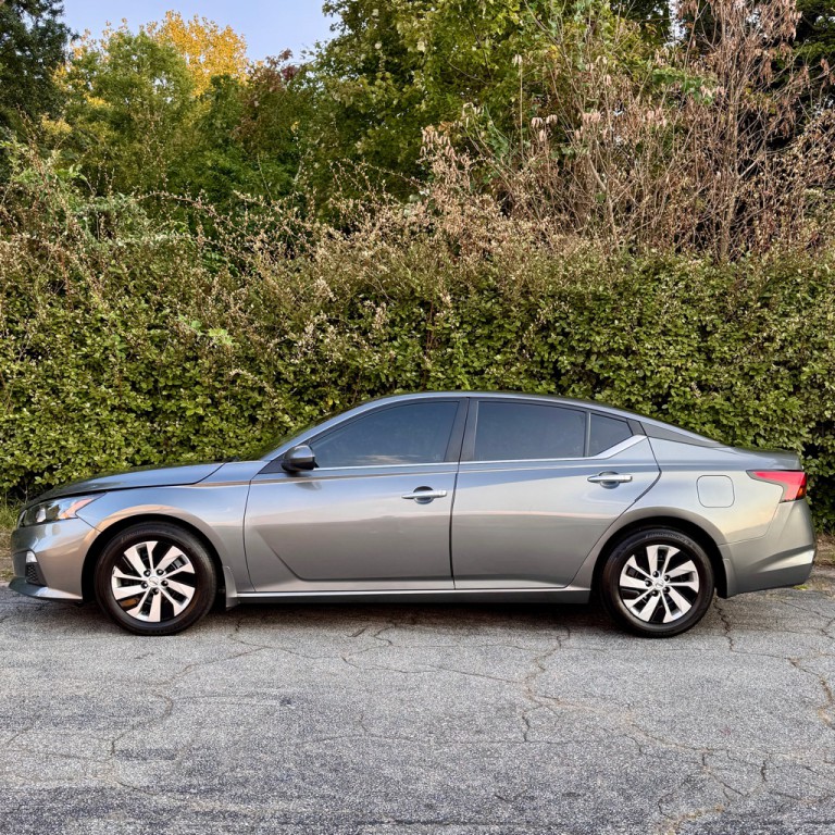 2022 Nissan Altima Image 1