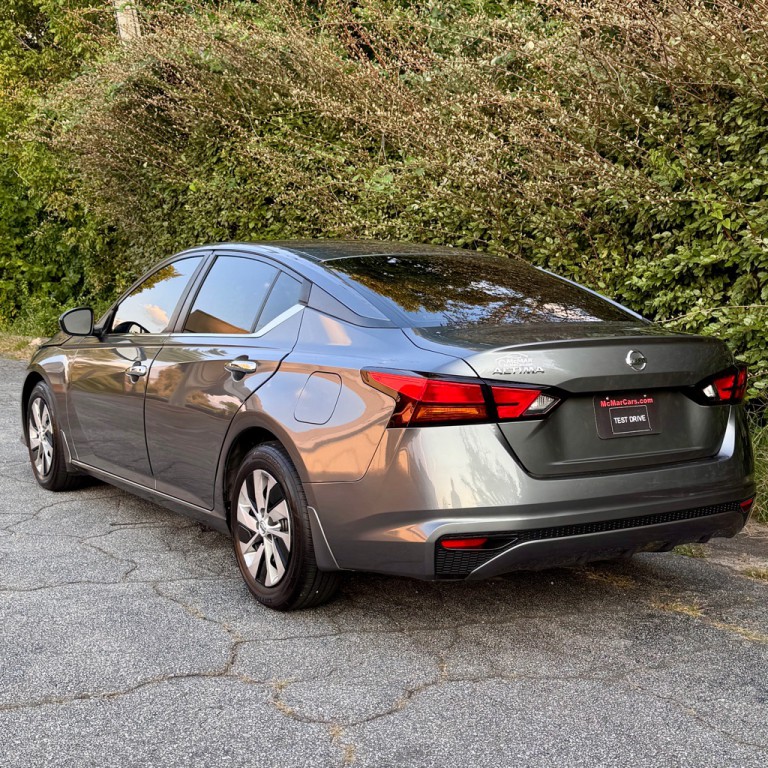 2022 Nissan Altima Image 2