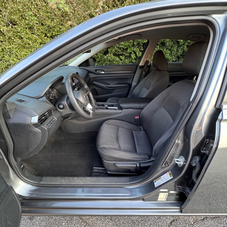 2022 Nissan Altima Image 9