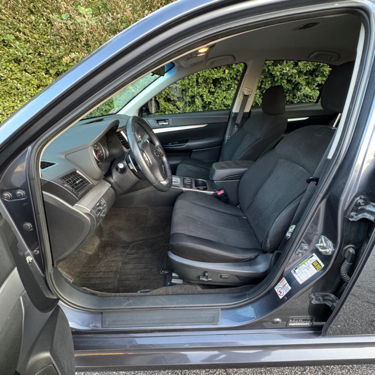 2014 Subaru Legacy Image 9