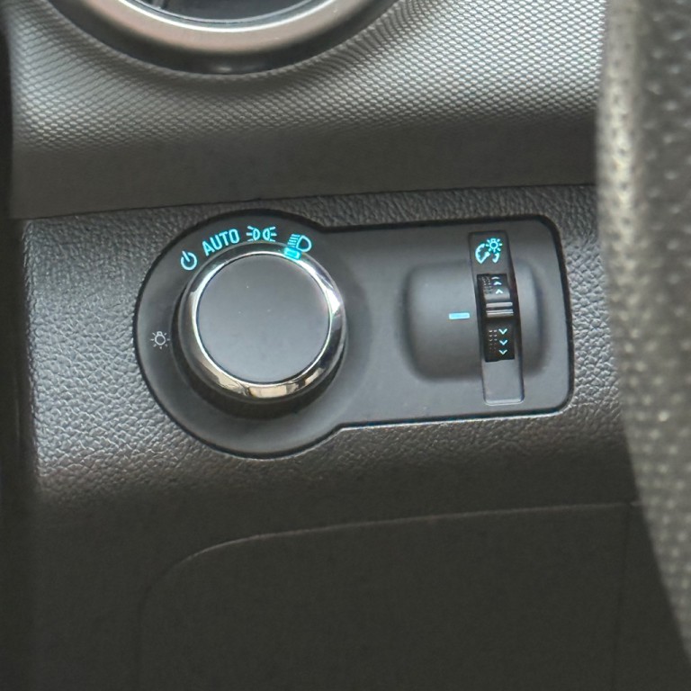 2014 Chevrolet Sonic Image 25