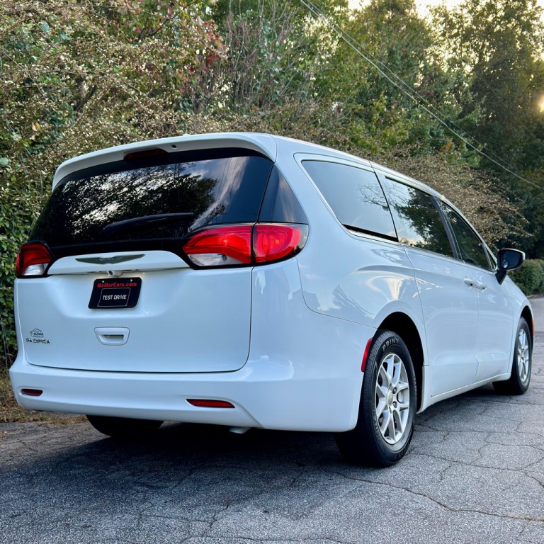 2017 Chrysler Pacifica Image 3