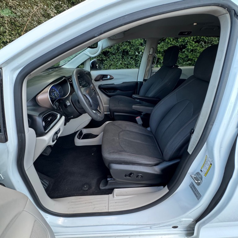2017 Chrysler Pacifica Image 9