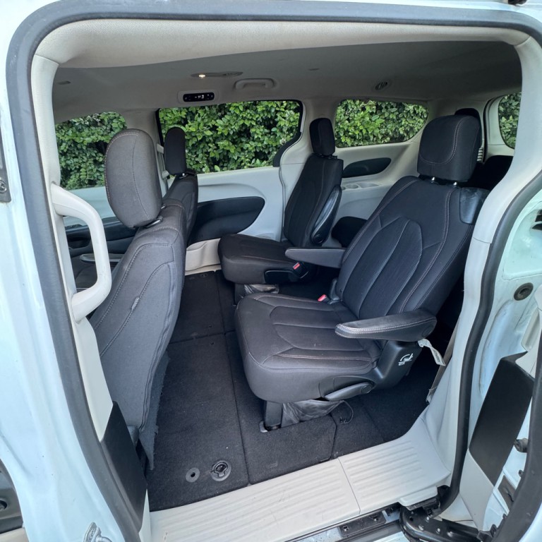 2017 Chrysler Pacifica Image 10