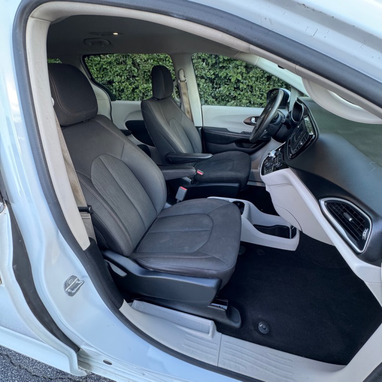 2017 Chrysler Pacifica Image 17