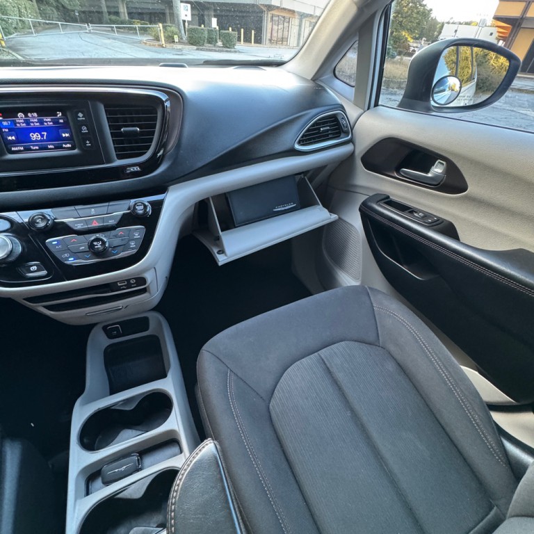 2017 Chrysler Pacifica Image 21