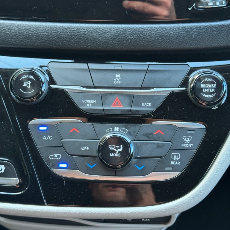 2017 Chrysler Pacifica Image 26