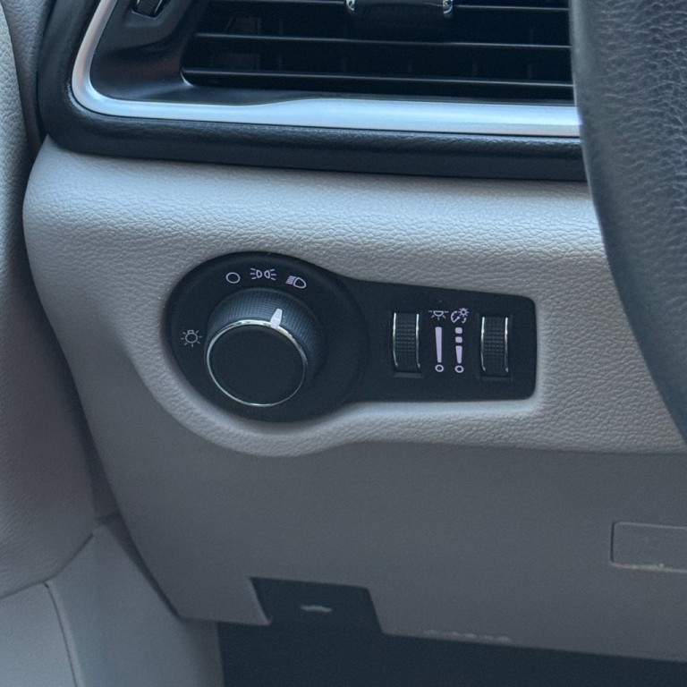 2017 Chrysler Pacifica Image 30