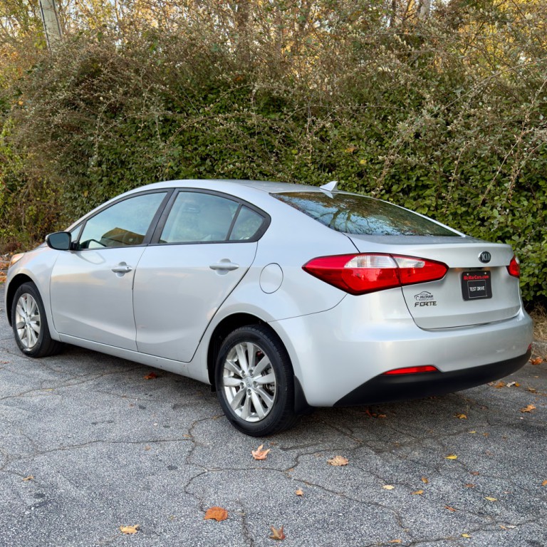 2016 Kia Forte Image 2