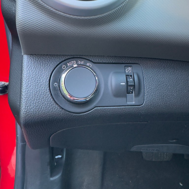 2017 Chevrolet Sonic Image 29