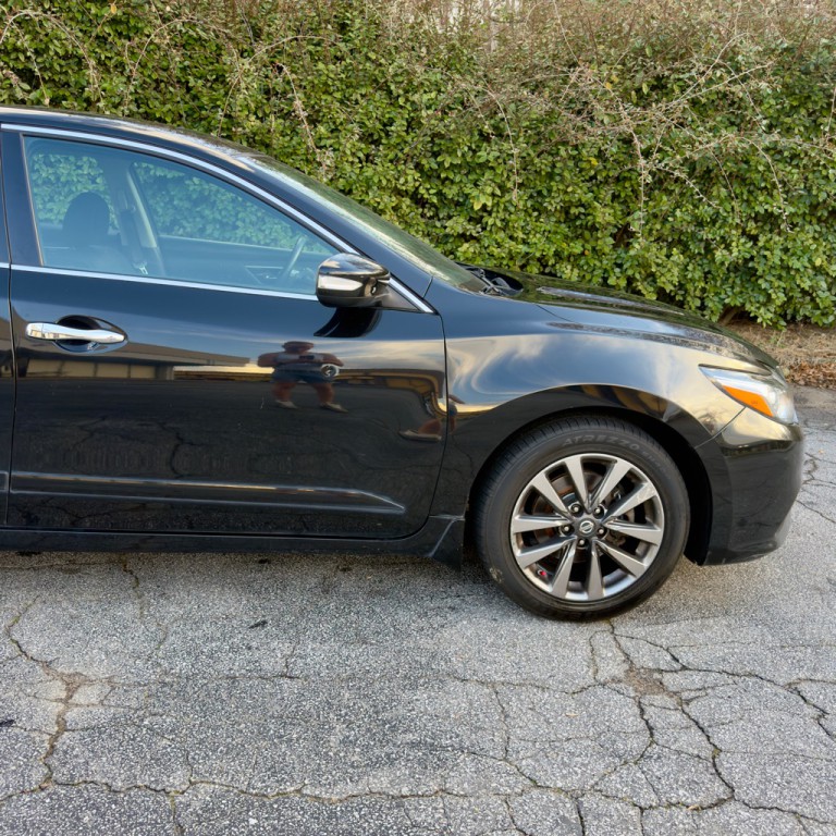 2016 Nissan Altima Image 9
