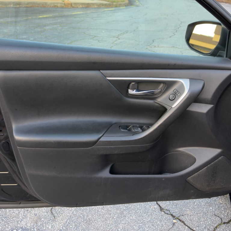 2016 Nissan Altima Image 24