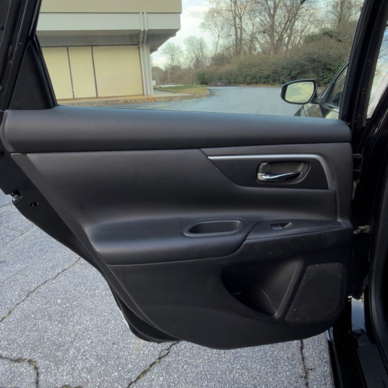 2016 Nissan Altima Image 27