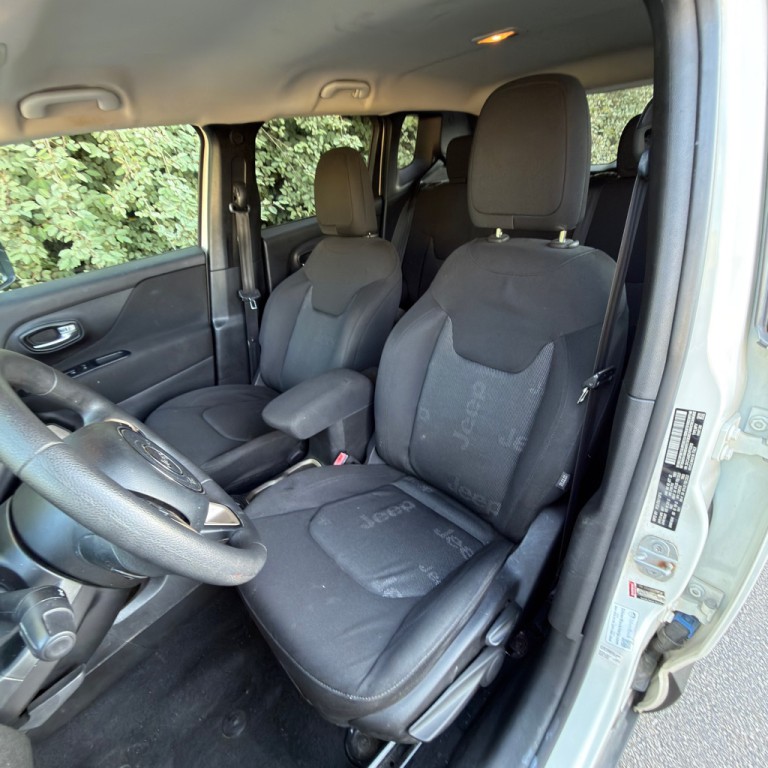 2017 Jeep Renegade Image 8