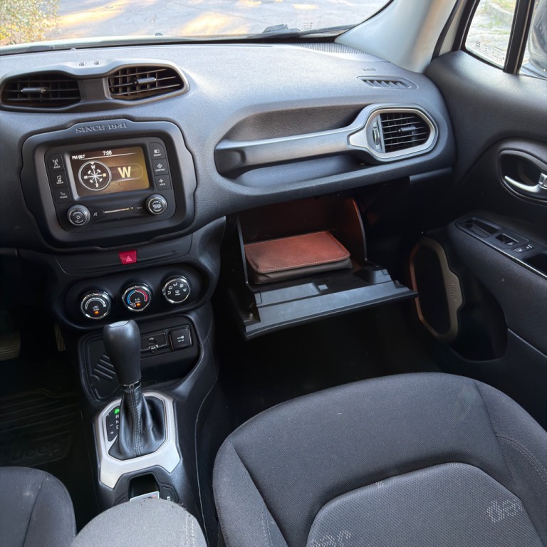 2017 Jeep Renegade Image 24