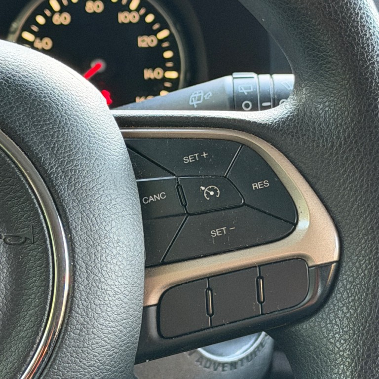 2017 Jeep Renegade Image 31