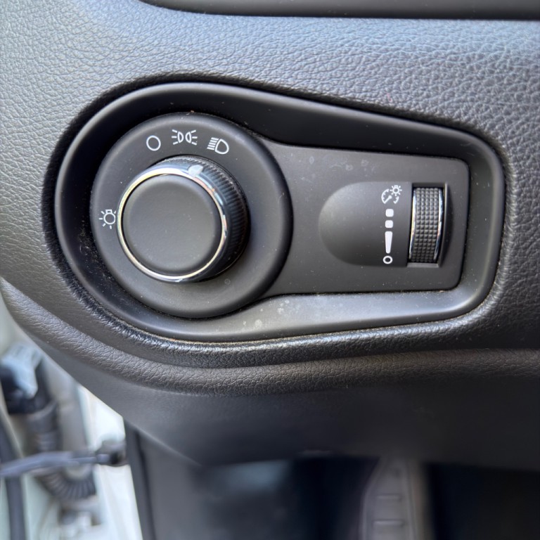 2017 Jeep Renegade Image 34