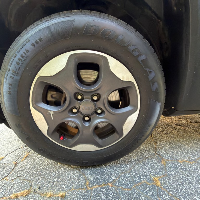 2017 Jeep Renegade Image 35