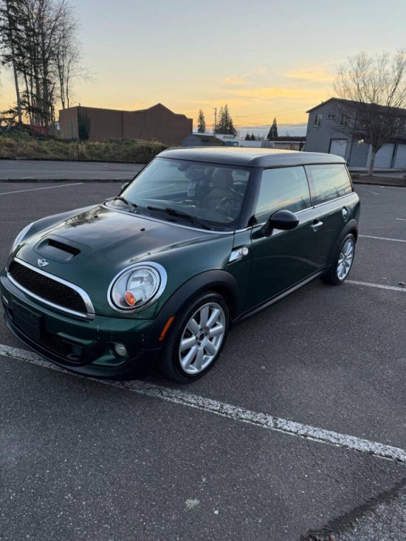 2013 MINI Cooper Clubman Image 1
