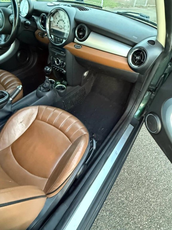 2013 MINI Cooper Clubman Image 19