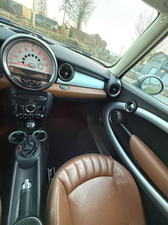 2013 MINI Cooper Clubman Image 20