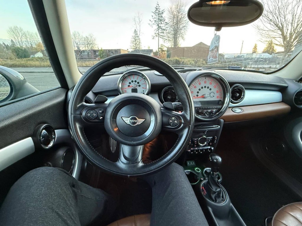 2013 MINI Cooper Clubman Image 21