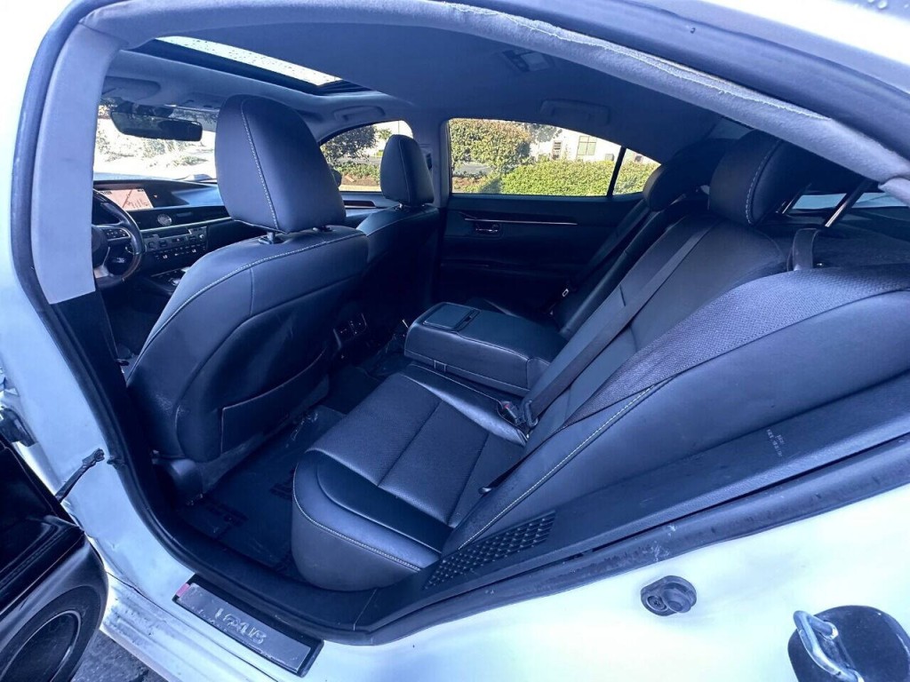 2016 Lexus ES 300 Image 9