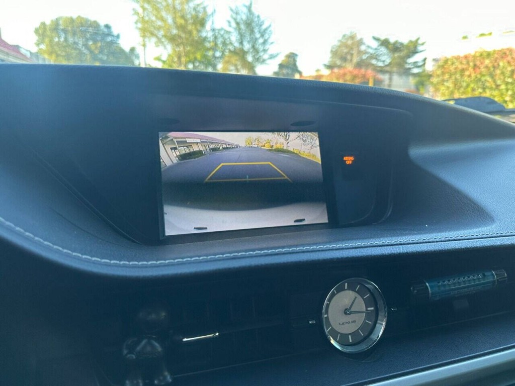 2016 Lexus ES 300 Image 10