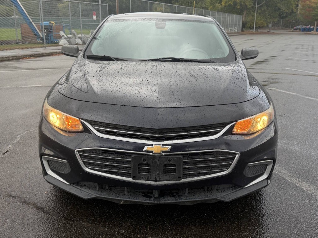 2016 Chevrolet Malibu Image 2