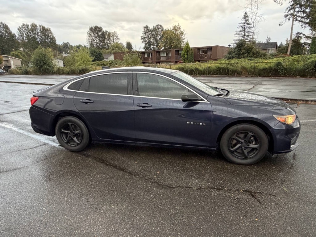 2016 Chevrolet Malibu Image 3