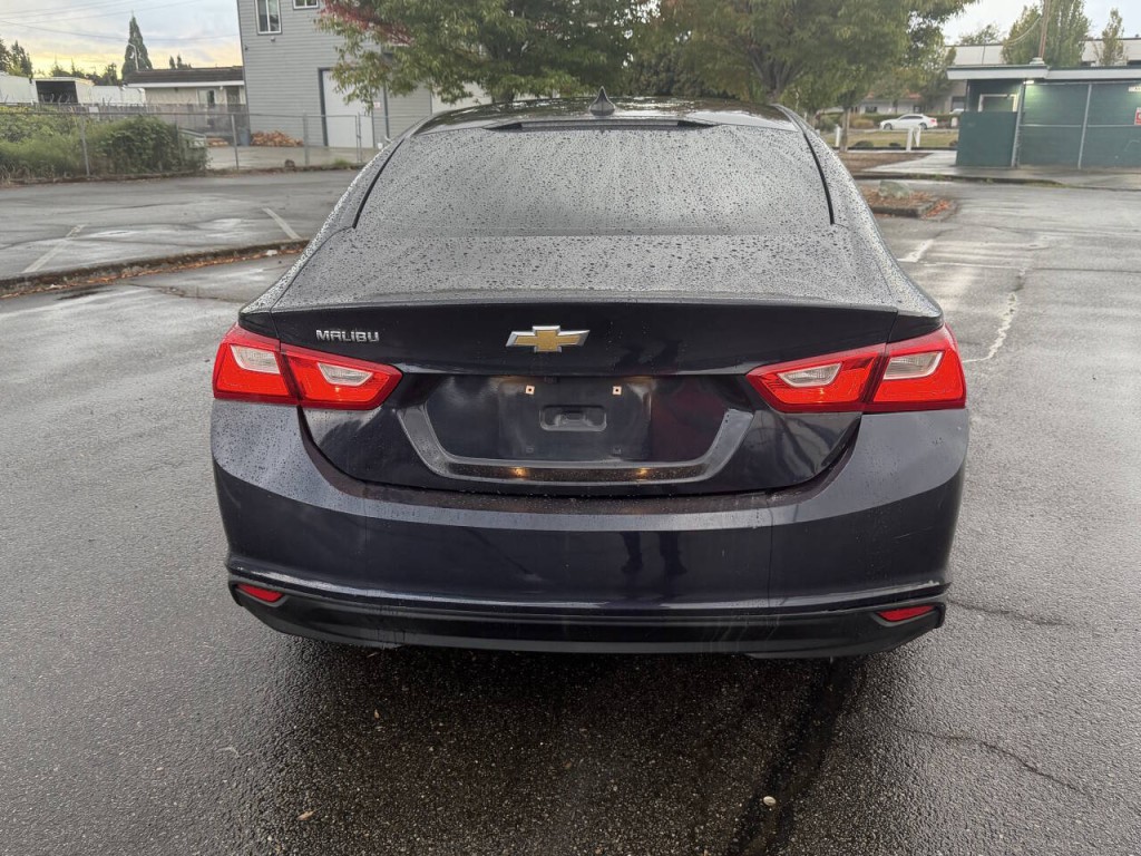 2016 Chevrolet Malibu Image 4