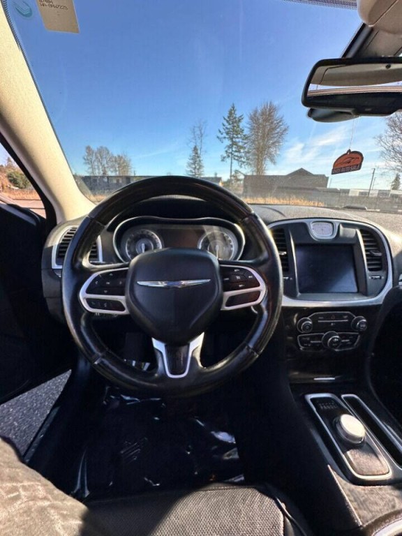 2018 Chrysler 300 Image 4