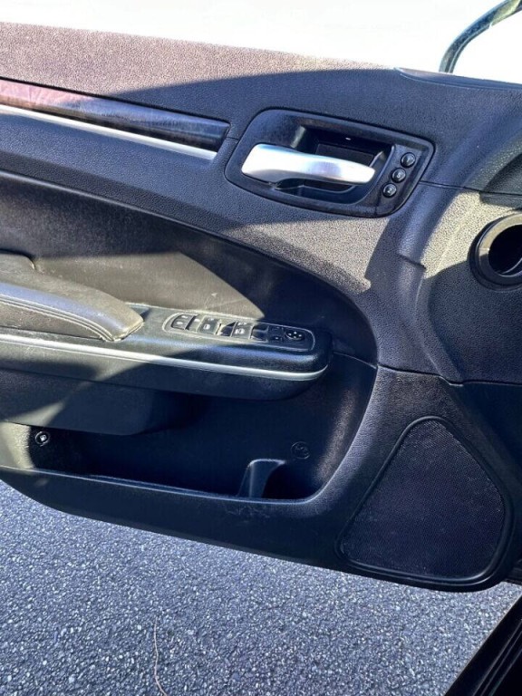 2018 Chrysler 300 Image 6
