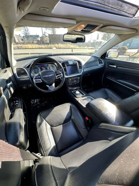 2018 Chrysler 300 Image 9
