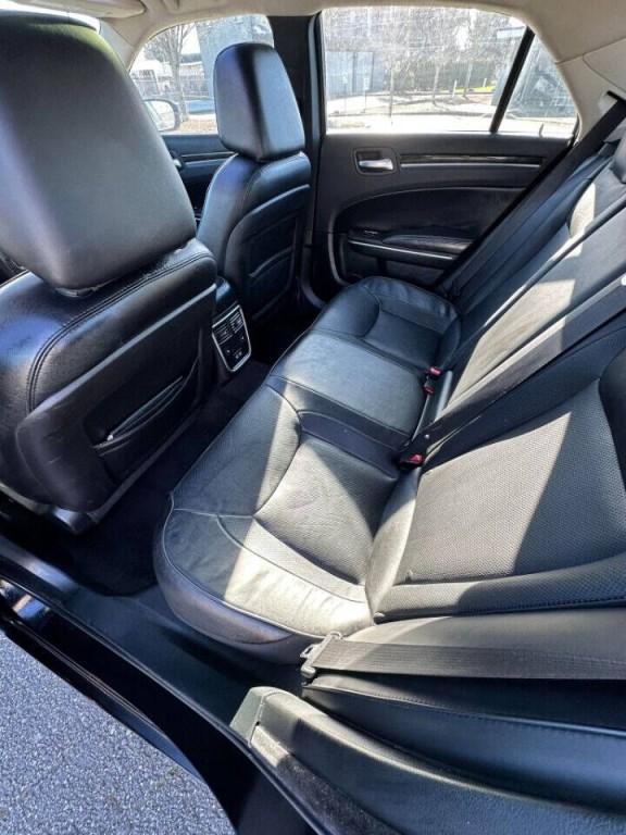 2018 Chrysler 300 Image 10