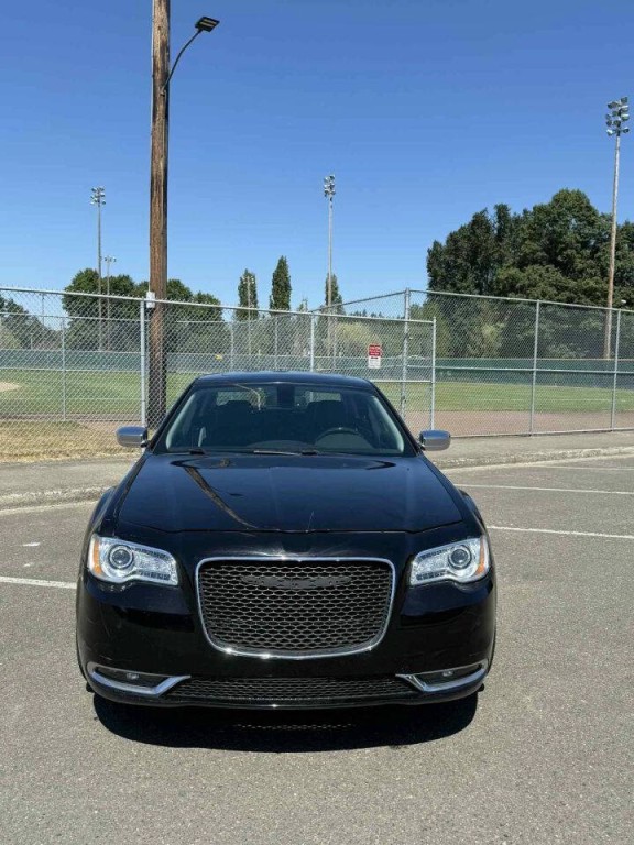 2018 Chrysler 300 Image 11