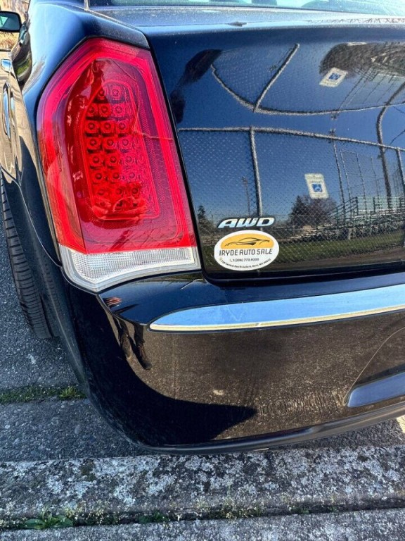 2018 Chrysler 300 Image 12