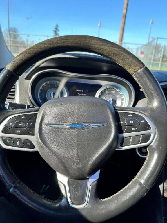 2018 Chrysler 300 Image 13