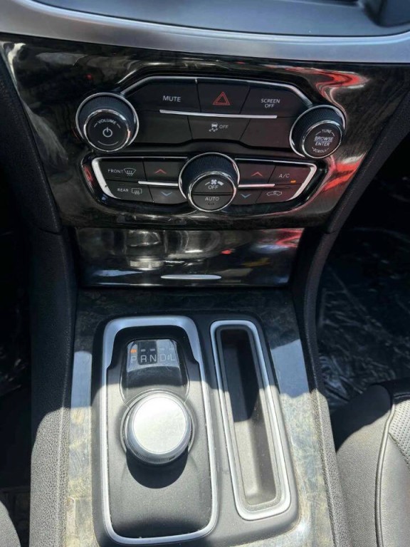2018 Chrysler 300 Image 18