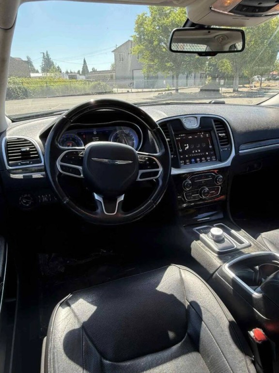 2018 Chrysler 300 Image 21