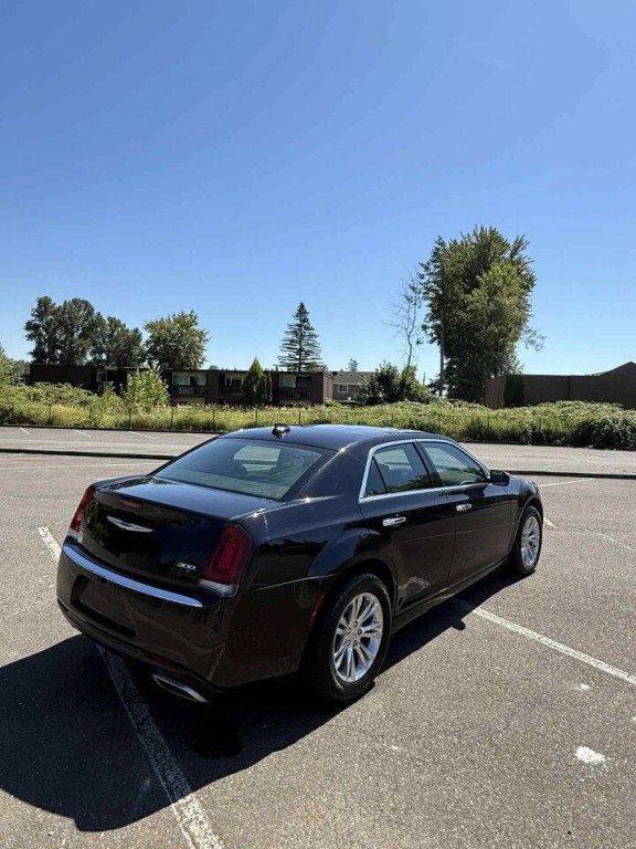 2018 Chrysler 300 Image 27