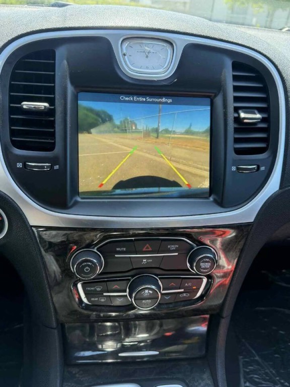 2018 Chrysler 300 Image 28