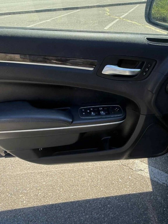 2018 Chrysler 300 Image 29