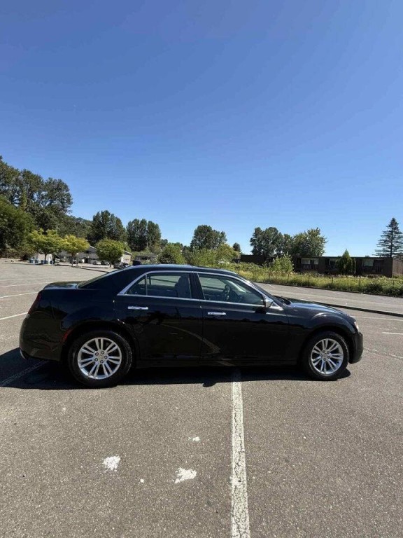 2018 Chrysler 300 Image 31