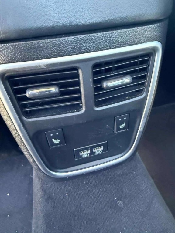 2018 Chrysler 300 Image 32