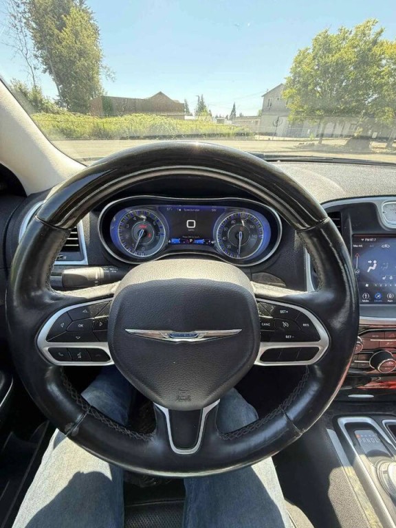 2018 Chrysler 300 Image 34