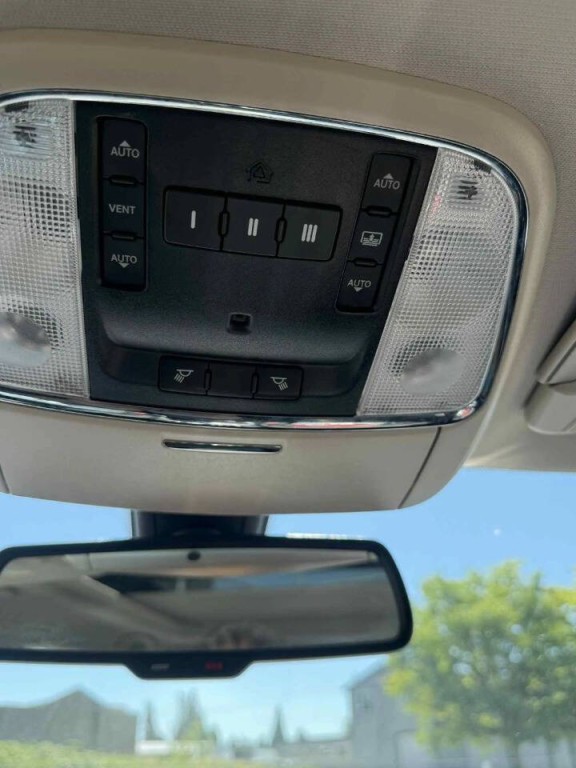 2018 Chrysler 300 Image 36